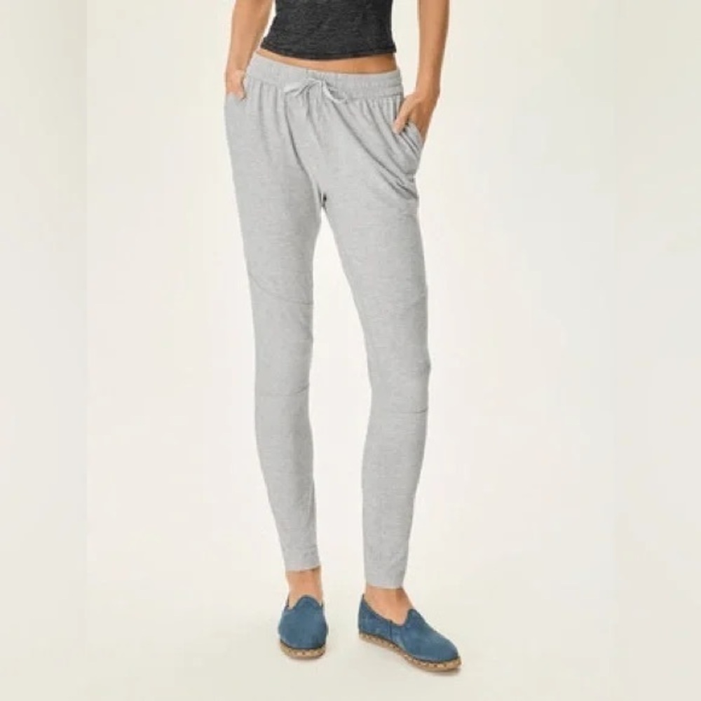 Outdoor Voices Gray Joggers Sweatpants Size Medium Soft Lounge Athletic